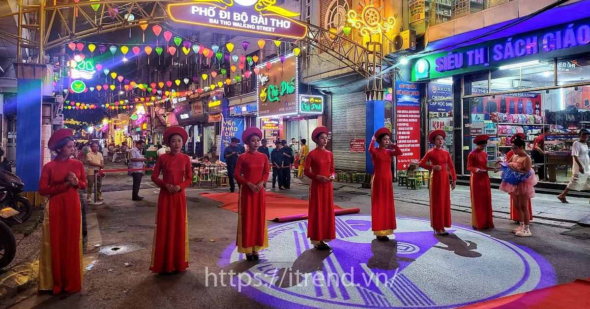 Đèn rọi logo ngoài trời